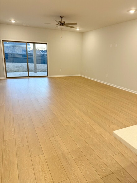 Building Photo - 130 Willow Rose Ln