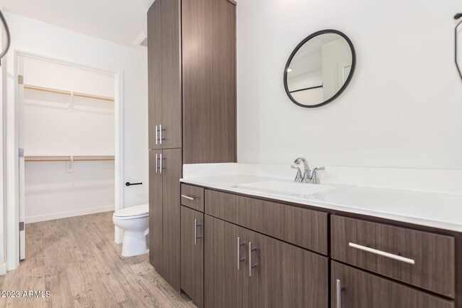 Building Photo - 2063 E Lemon St