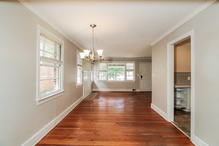 Building Photo - 2234 Margurette St