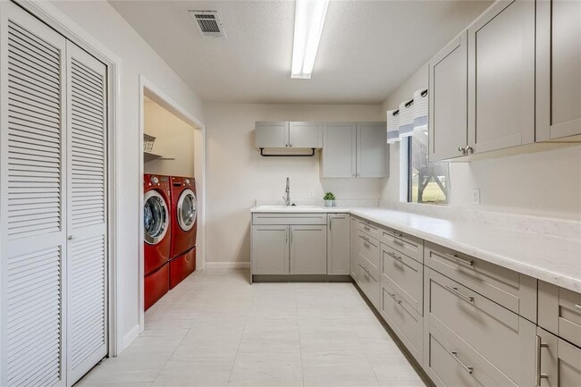 Building Photo - 169 Comanche Dr