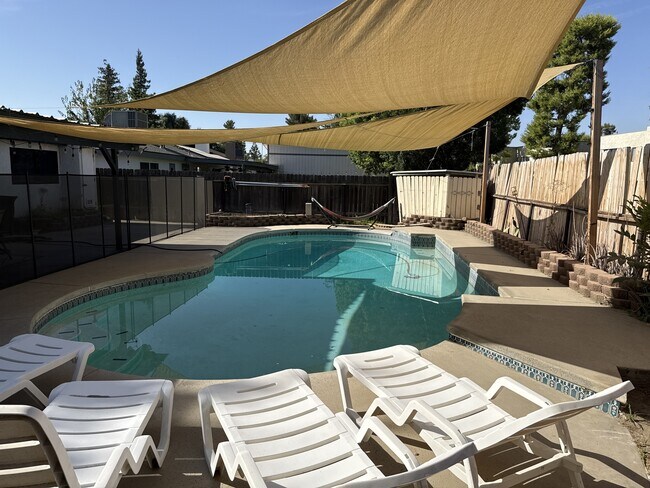 Building Photo - 6504 Edgemont Dr