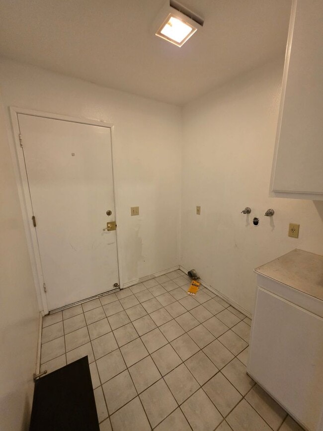 Building Photo - Rowland Heights Partially Furnished Home
