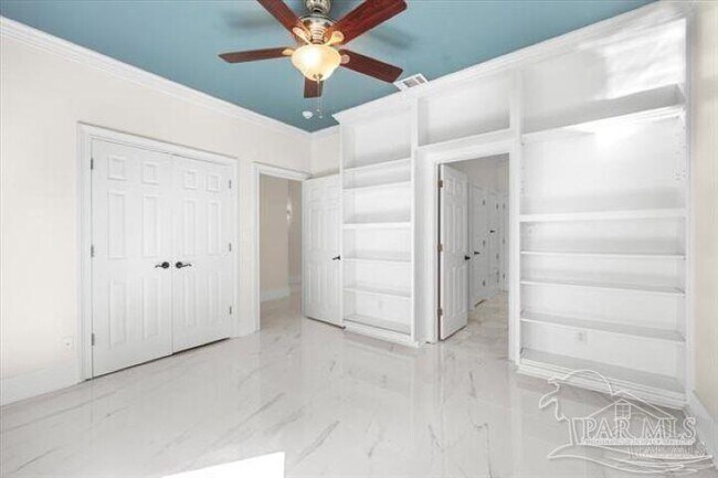 Building Photo - 4700 Bohemia Dr