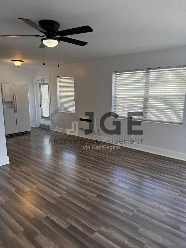 Building Photo - 810 Lake Shore Dr