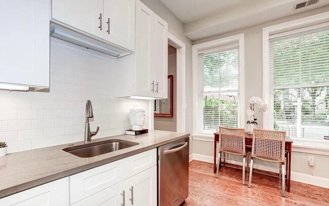 Building Photo - 213-211 11th St NE