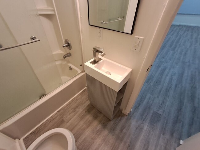 Building Photo - 2-bedroom, newly remodeled home on Flint's far east side