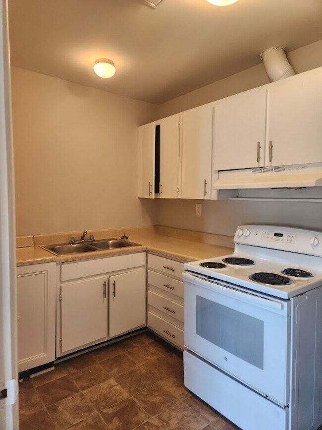 Building Photo - Executive Suites 2