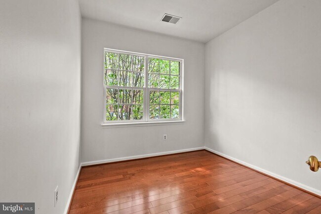 Building Photo - 13044 Town Commons Dr