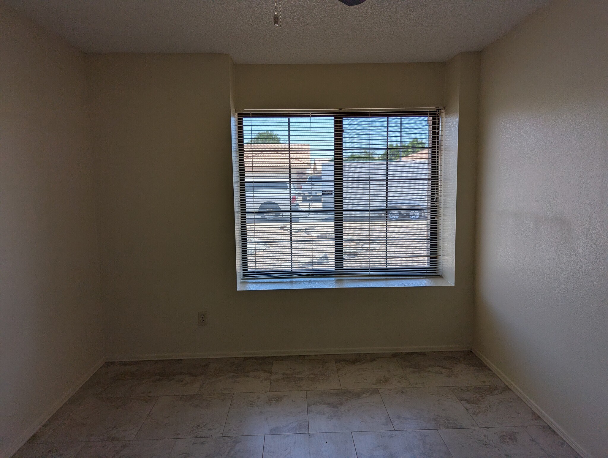 Building Photo - 5460 E Emerald Ave