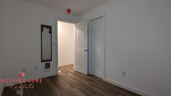 Building Photo - 4 bedroom home with air conditioning - Great location!!!  HUGE basement for your man cave or she ...