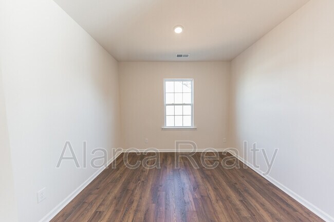Building Photo - 114 Sequoia Frst Dr