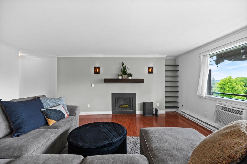 Building Photo - 844 W Cliff Dr