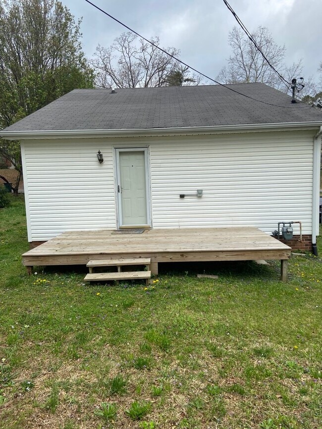 Building Photo - Charming 3 bedroom, 2 bath home in the heart of Dickson!!