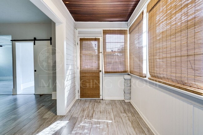 Building Photo - Charming 2 Bed, 2 Bath Home Near the World...