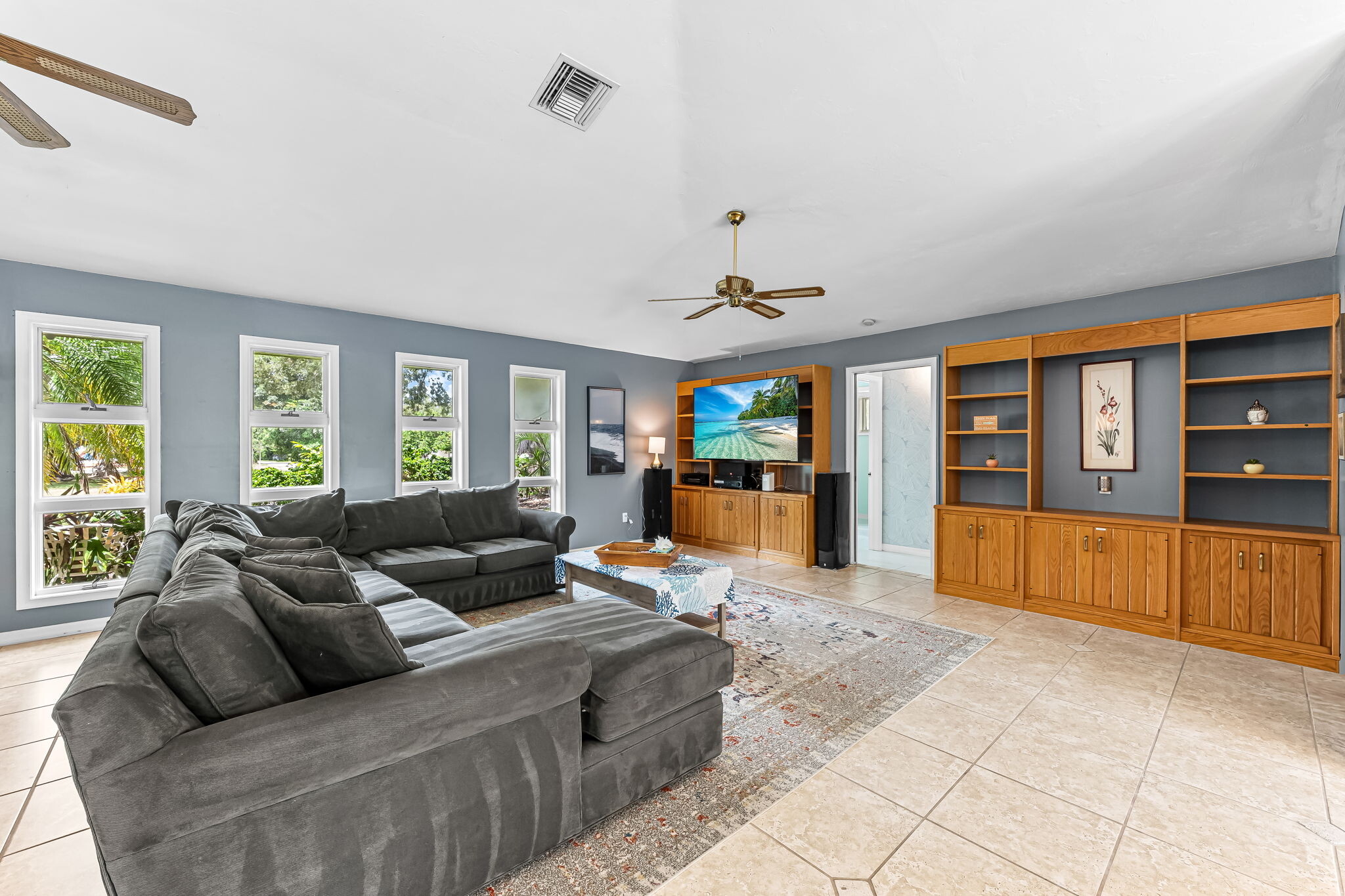 Building Photo - 10370 Main Dr