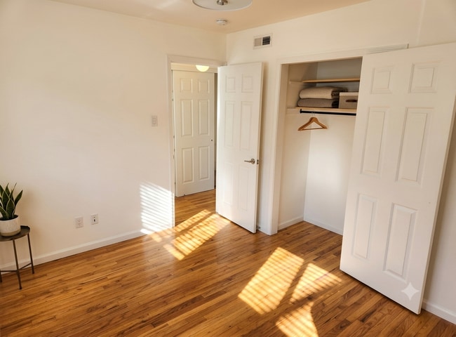 Building Photo - 7711 Circle Dr