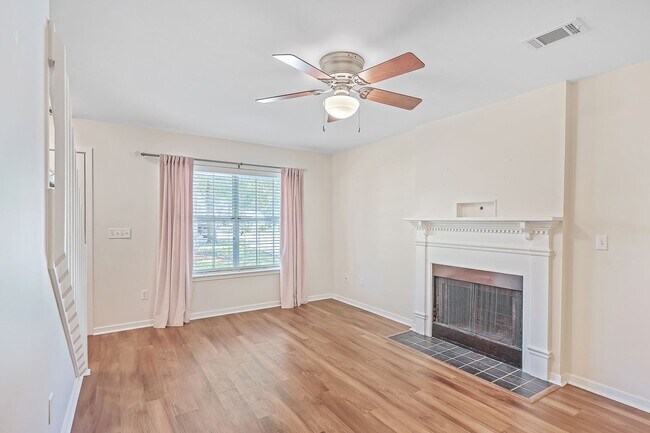 Building Photo - West Point Home - Minutes from IOP!