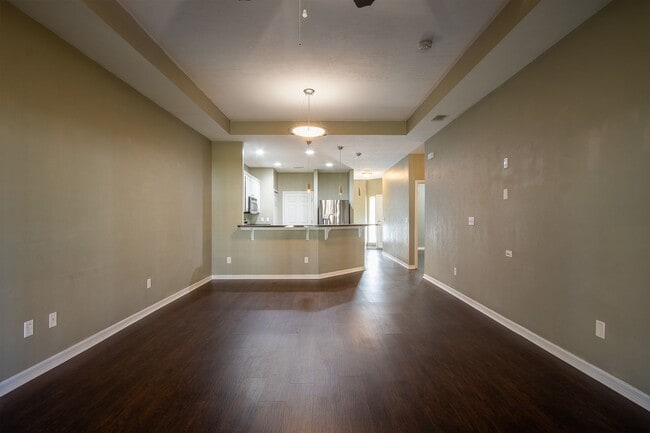 Building Photo - Luxury Living in The Villas of West End – ...