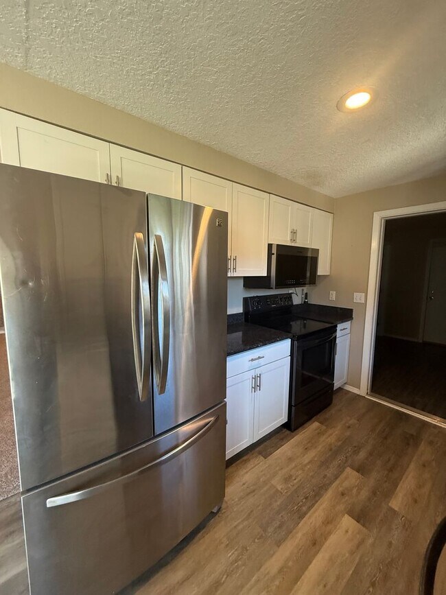 Building Photo - Updated 3+ Bedroom 2 Bath House with Large Fenced In Yard