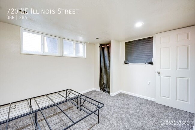Building Photo - 720 NE Illinois St