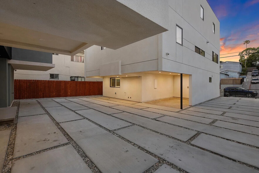 Building Photo - 3820 1/2 Montclair St