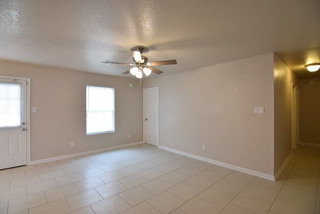 Building Photo - 4507 Hank Dr