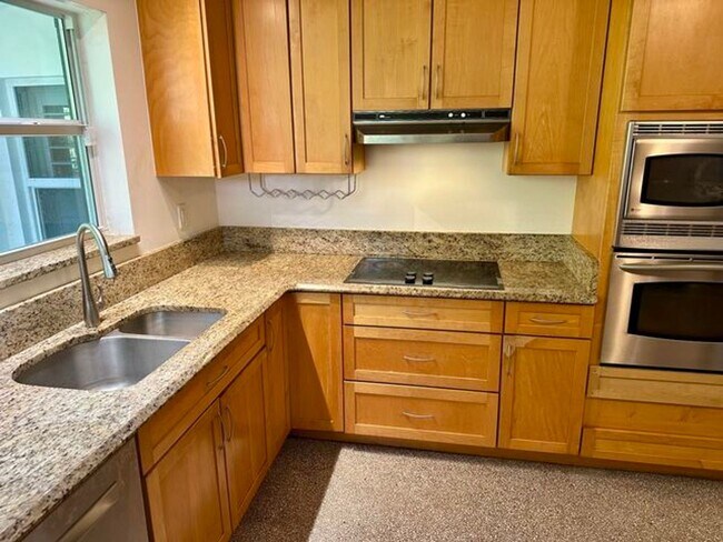 Building Photo - 212 Kings Lynn