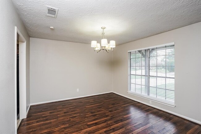 Building Photo - 17927 Lake Manor Dr