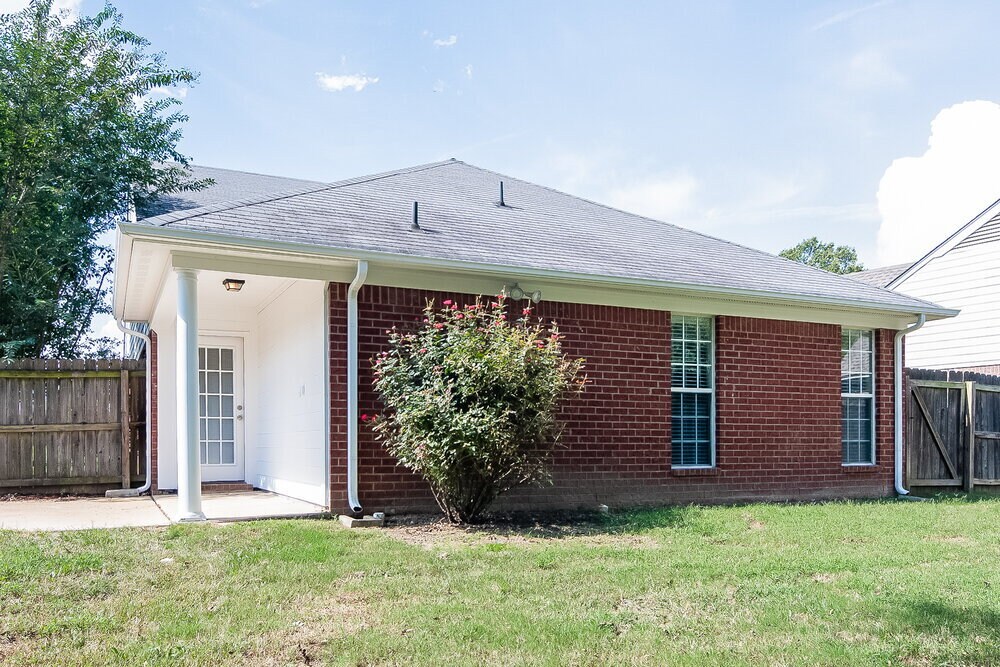 Building Photo - 7366 Pecan Meadow Dr E
