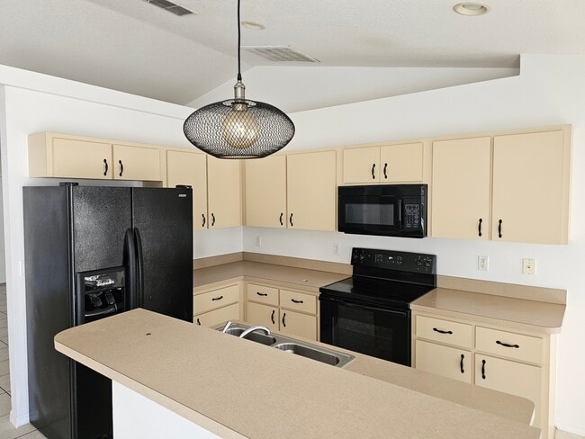 Building Photo - 15040 SE 94th Ct