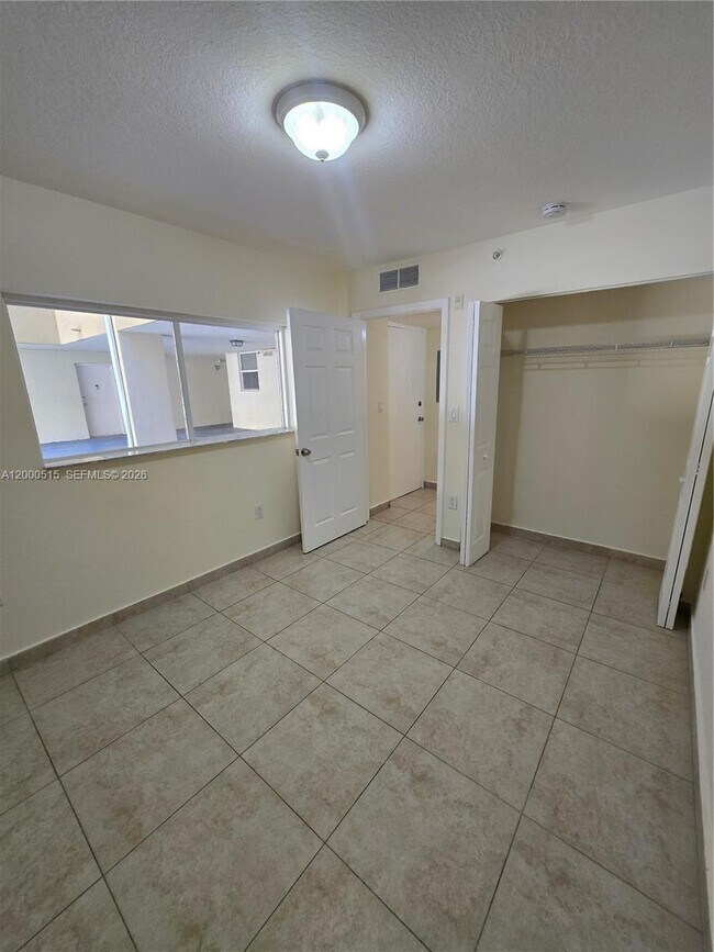 Building Photo - 2647 NW 25th Ave