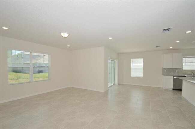 Building Photo - 1647 Aspen Ave