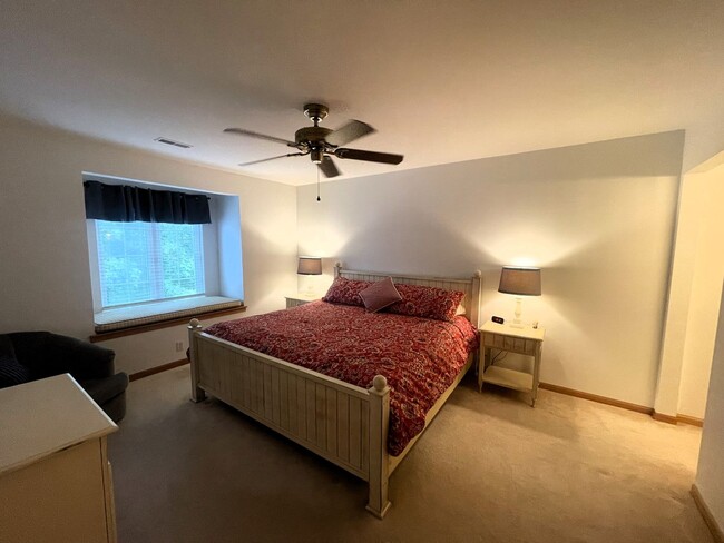 Building Photo - Furnished Second Floor Condo - Williams Bay