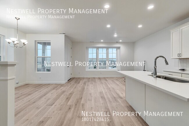 Building Photo - Stunning 3-bed Townhome in Daybreak