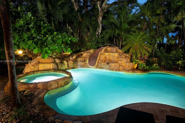 Building Photo - 1051 NE 89th St