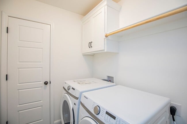 Building Photo - ***1021 Pink Lady Place***