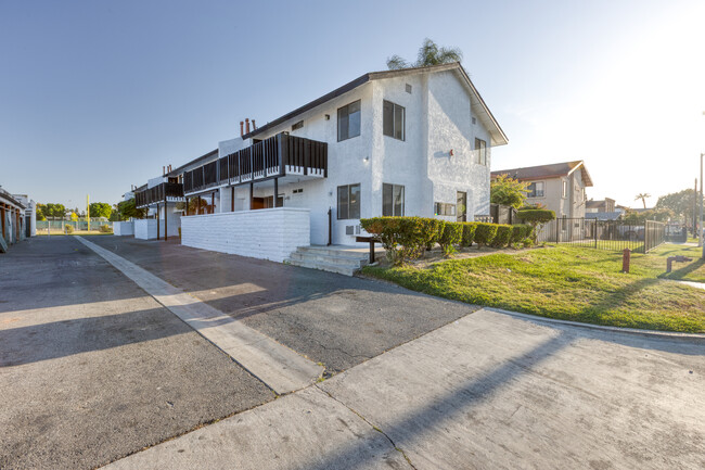Building Photo - 3296 Franklin Ave