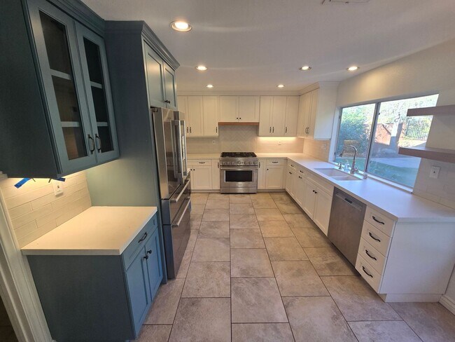 Building Photo - 4 Bedroom House in Penasquitos - 1 Bedroom/Bathroom Downstairs