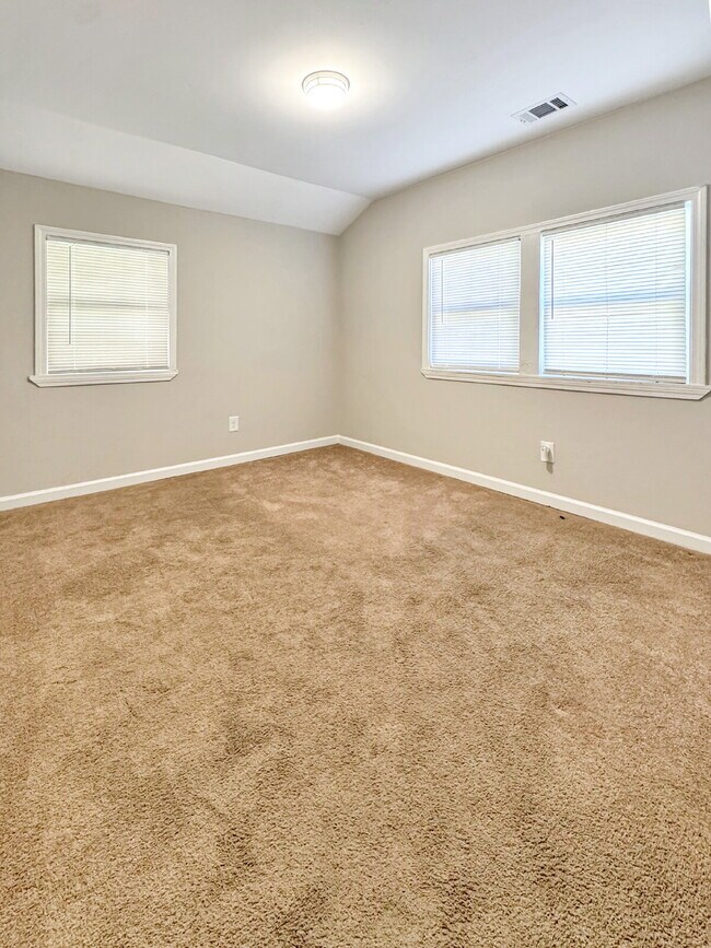 Building Photo - Newly Updated Jefferson Home with Spacious Backyard