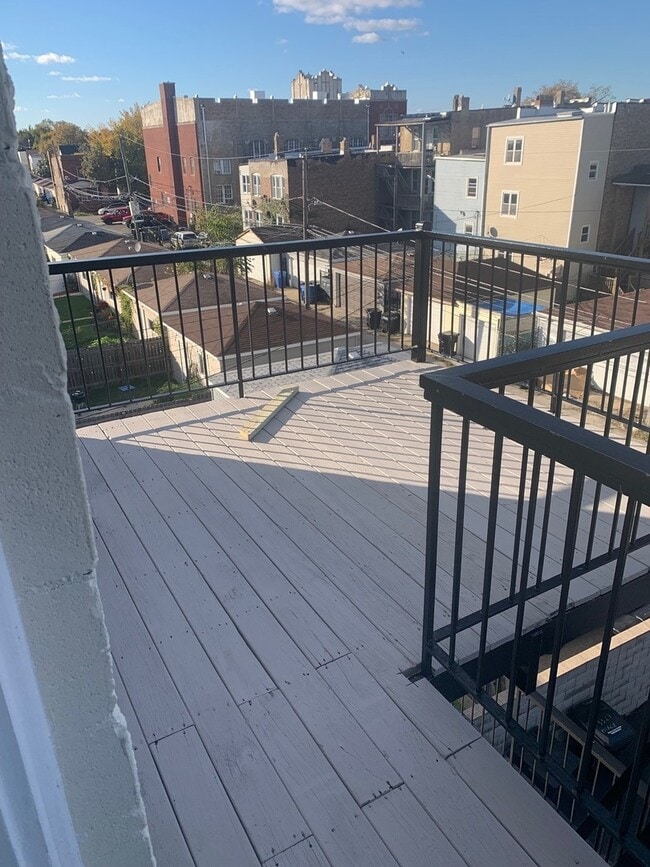 Building Photo - 3328 W Le Moyne St