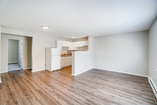 003[1].jpg - Chelsea Garden Apartments