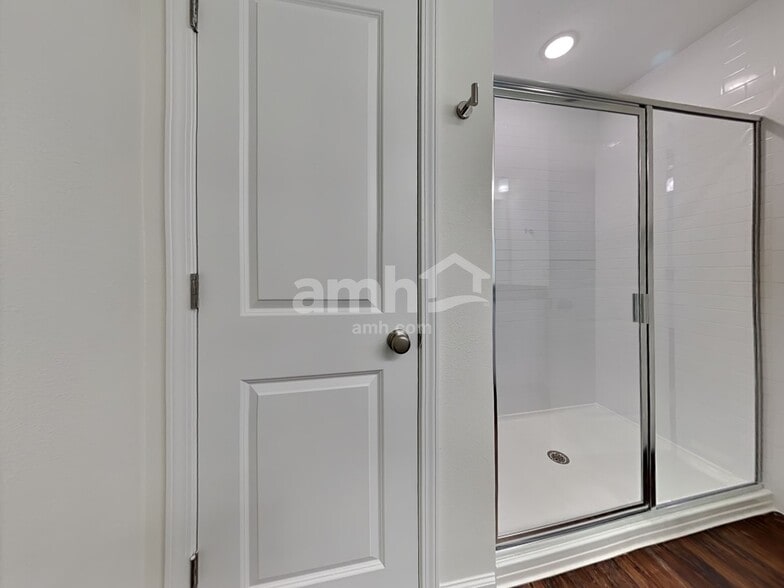 Building Photo - 974 Tan Tara Trl