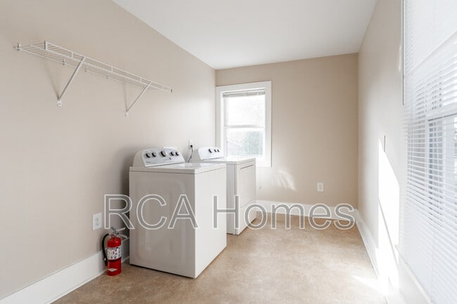 Building Photo - 1037 E Tabor St