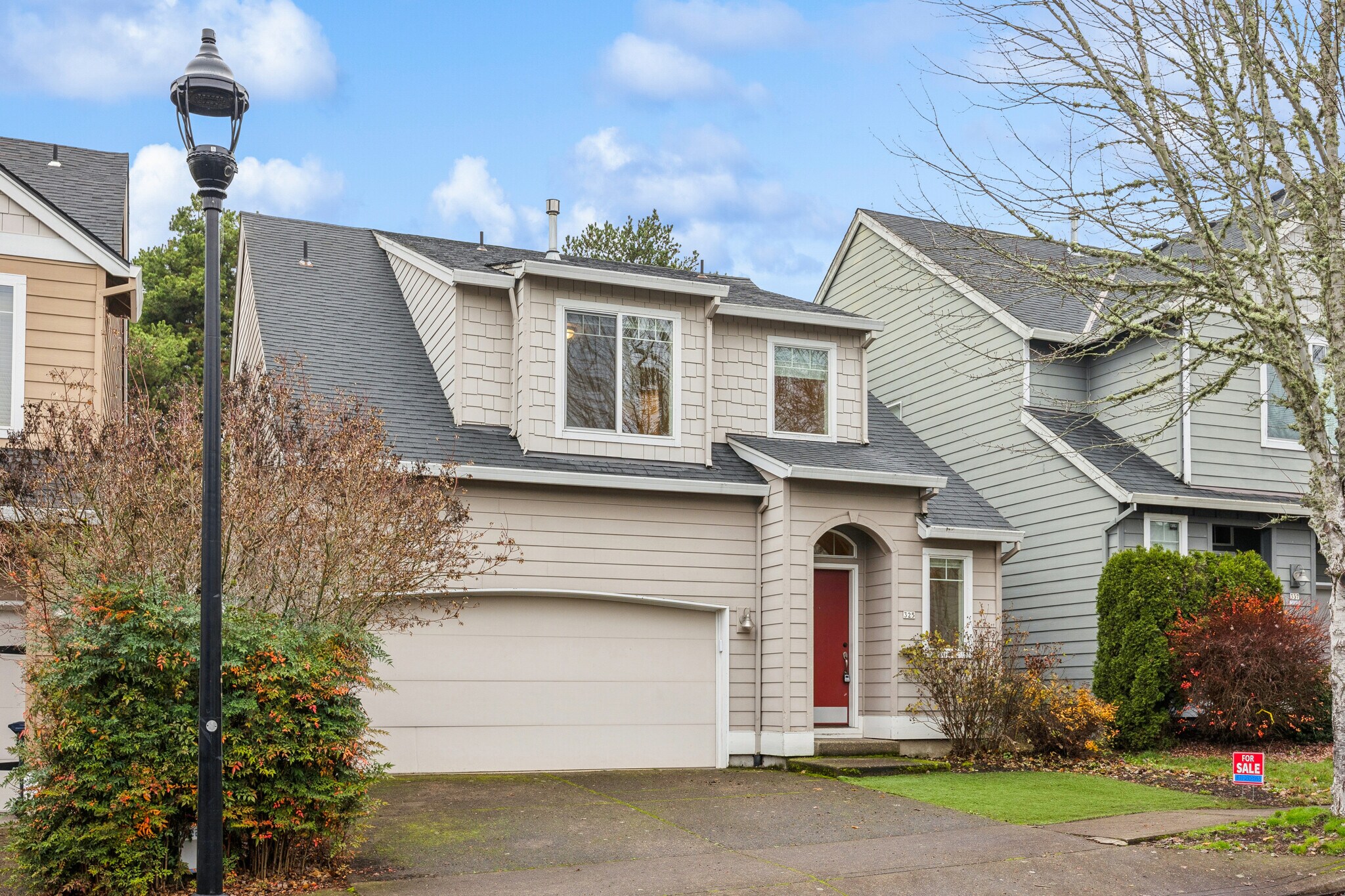 Building Photo - 325 NW 209th Ave