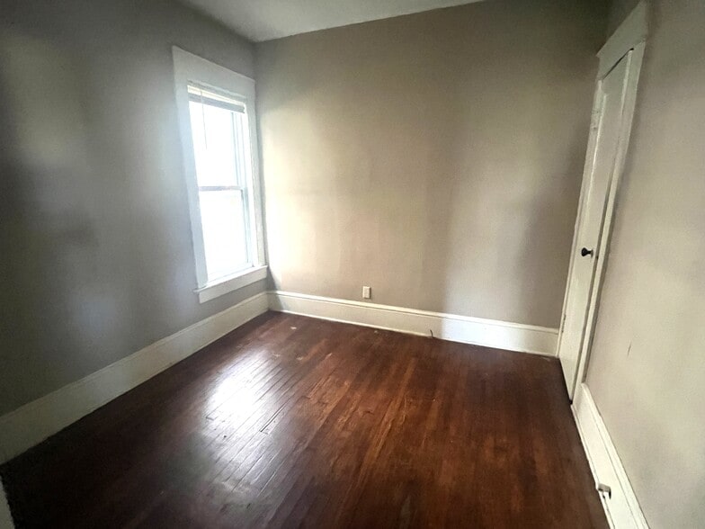 Building Photo - 1158 Brown Ave