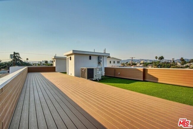 Building Photo - 2419 Cochran Ave