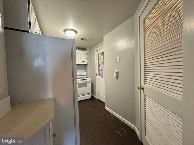 Building Photo - 1830 California St NW