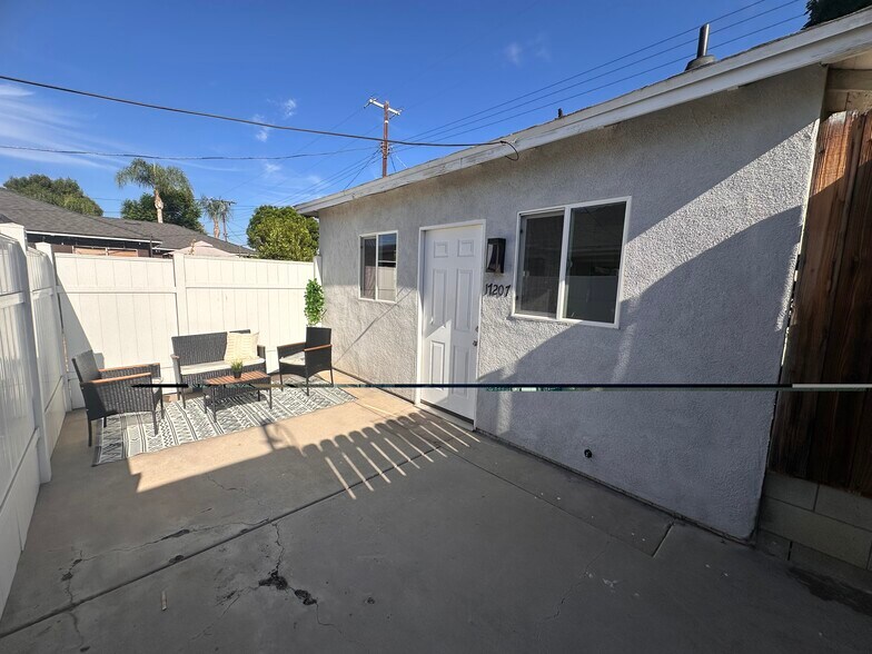 Building Photo - 17207 Lorne St