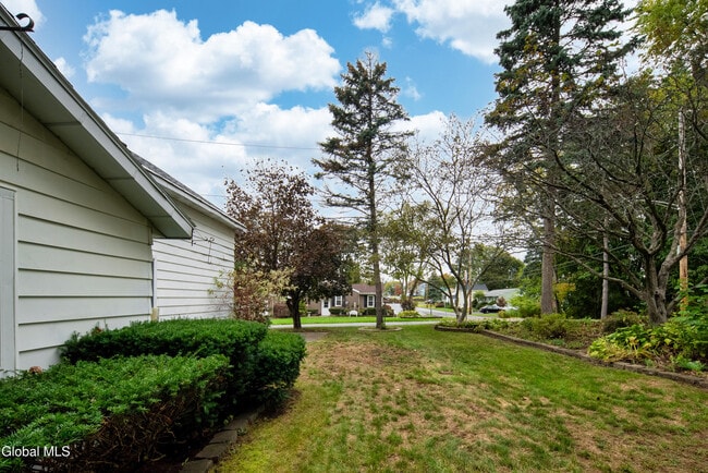 Building Photo - 37 Undine St