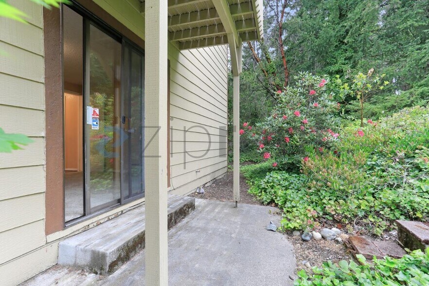 Building Photo - Unit A